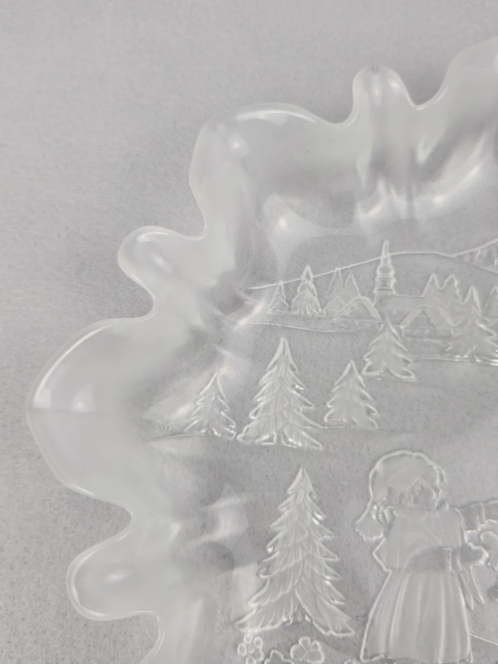Title: Vintage Mikasa Walther-Glas Christmas Story Plate - Frosted Etched Glass